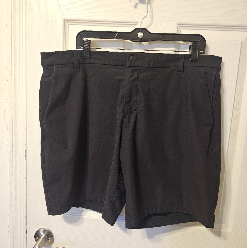 LULULEMON Men’s Shorts Sz38